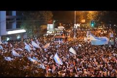Το ποδόσφαιρο ένωσε την Αργεντινή: Το Μπουένος Αϊρες από πεδίο μάχης μετατράπηκε σε πόλη ξέφρενων πανηγυρισμών [video + photos]