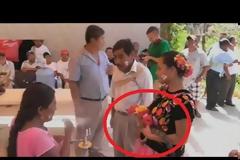 Δεν μπορείτε με ΤΙΠΟΤΑ να φανταστείτε με τι παντρεύτηκε δήμαρχος στο Μεξικό [video]