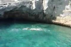 Η φυσική τιρκουάζ πισίνα βρίσκεται στην Ελλάδα! Δείτε που