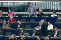 Ο Σουλτς απέβαλε τον ευρωβουλευτή του ΚΚΕ Κ. Παπαδάκη [video]