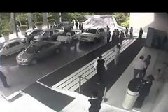 ΒΙΝΤΕΟ: Παρκαδόρος ξενοδοχείου κατέστρεψε μια πανάκριβη Lamborghini