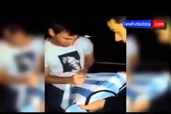 Η ΤΡΕΛΑ ΓΙΑ ΤΟΝ ΜΕΣΙ ΕΓΙΝΕ... ΤΑΤΤΟΟ! *ΒΙΝΤΕΟ*