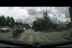 Συγκινητικό βίντεο: Να γιατί οι Ρώσοι πολίτες δε μοιάζουν στον Βλαντιμίρ Πούτιν... [video]