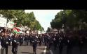 Ανήκουστο στη Γαλλία! Τα ΜΑΤ παρελαύνουν με τους διαδηλωτές για τη Γάζα!