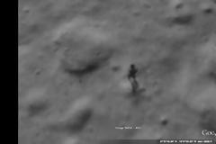 Τέλος στα σενάρια για εξωγήινους από NASA: Γρατζουνιά ή σκόνη, η μυστηριώδης φιγούρα στη σελήνη