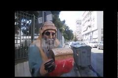 Ασύλληπτο θέαμα σε κάδο απορριμάτων της Ξάνθης – Ένας μάγος με τα δώρα έχασε... τον δρόμο