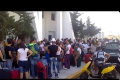 Δεν πέφτει καρφίτσα στο αεροδρόμιο Μυκόνου [video]