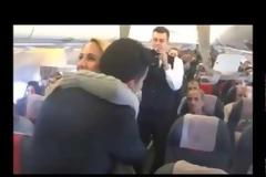 Συγκινητικό βίντεο: Πιλότος κάνει πρόταση γάμου στα 38.000 πόδια! [video]