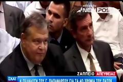 Μη το χάσετε: Το απίστευτο βλέμμα του Βενιζέλου την ώρα που μιλούσε ο Παπανδρέου... [video]