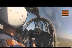 Βίντεο-ντοκουμέντο: Ρωσόφωνοι με Su-25 εξαϋλώνουν ουκρανικά τεθωρακισμένα!