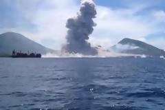 Βίντεο σπάνιας ομορφιάς και δέους: Πώς είναι να εκρήγνυται ένα ηφαίστειο