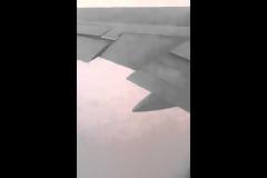 Δείτε τη συγκλονιστική στιγμή που ένα Boeing χάνει τον κινητήρα του εν πτήσει...[video]