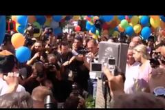 ΣΕ ΚΛΙΜΑ ΣΥΓΚΙΝΗΣΗΣ ΤΑ ΑΠΟΚΑΛΥΠΤΗΡΙΑ ΤΟΥ ΜΝΗΜΙΟΥ ΤΟΥ ΠΑΥΛΟΥ ΦΥΣΣΑ