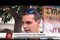 Δείτε το βίντεο με την καταδίωξη του τροχονόμου από τους κουκουλοφόρους...[video]