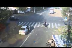 Αυτό θα πει τύχη βουνό...Δείτε πως γλίωσε απο τα δόντια του χάρου ποδηλάτης! [video]