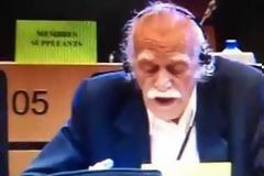 Ο Μανώλης Γλέζος ερωτά τον υποψήφιο Επίτροπο Γεωργίας και Ανάπτυξης της Υπαίθρου...[video]