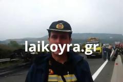 Οι πυροσβέστες έβγαλαν καμένο άνθρωπο από αυτοκίνητο: Δηλώσεις διοικητή Πυροσβεστικής... [video]