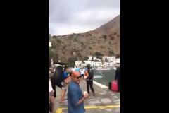 Τι έπαθαν και τρέχουν, μόλις βγήκαν από το πλοίο, από τo Λουτρό στην Ανώπολη; [video]