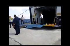 ΑΠΙΣΤΕΥΤΟ βίντεο: Αυτοκίνητα στην Αλόννησο «πετούν» για να μπουν στο πλοίο!
