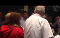ΤΩΡΑ: Θερμή υποδοχή από συνταξιούχο στον Ευάγγελο Μεϊμαράκη [video]