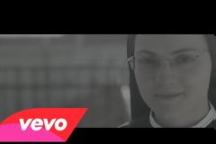 Εσείς τη θυμάστε; Η αδελφή Cristina διασκευάζει Madonna και... Like a Virgin! Ακούστε το... [video]
