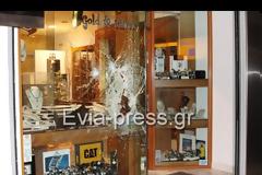Ληστεία με καλάσνικοφ σε κοσμηματοπωλείο στην Ερέτρια [video]