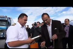 Βουρκωμένοι οι Συριανοί, χτυπώντας καμπάνες αποχαιρέτησαν το Βlue Star Ithaki