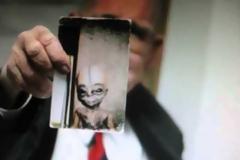 Επιστήμονας στην Area 51 λύνει τη σιωπή του λίγο πριν πεθάνει...[video]