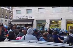Ρώμη: Επεισόδια ανάμεσα σε διαδηλωτές και αστυνομία [video]