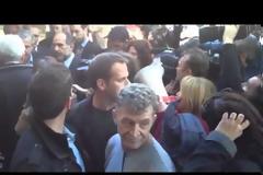 Τώρα: Γιουχάισαν τον Υπ. Περιβάλλοντος οι Σχολικοί Φύλακες...[video]