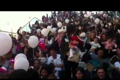 Μανούλες θηλάζουν δημόσια τα παιδιά τους στο Μέγαρο Μουσικής Θεσσαλονίκης [video + photos]
