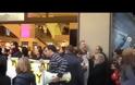 Διαδηλωτής επιτέθηκε με γροθιές σε πελάτη καταστήματος!