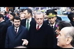 Ο Ερντογάν έγινε έξαλλος με πολίτη και του έκοψε πρόστιμο - Δείτε τι ήταν αυτό που τον εξόργισε [video]