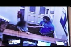 Συγκλονιστικό βίντεο: Η στιγμή που παιδόφιλος μπαίνει στο δωμάτιο με το θύμα του...[video]