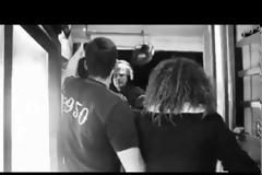 Τα ΜΑΤ κλέβουν νερά από περίπτερο! Το ντοκουμέντο της ντροπής