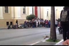 Τώρα: Συγκέντρωση αντιεξουσιαστών έξω από το Δικαστήριο – Απέκλεισαν την οδό Γούναρη! [video]