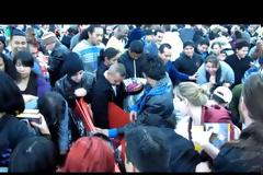Ξεκίνησε η μαύρη Παρασκευή στις ΗΠΑ με τα απρόοπτα της