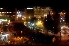 Σαπισμένοι στο ξύλο και με κακουργήματα παραπέμφθηκαν οι συλληφθέντες της 2/12... [video]