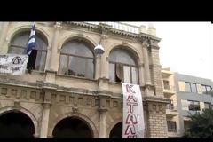 Κατάληψη στo Δημαρχείο Ηρακλείου για τον απεργό πείνας Νίκο Ρωμανό [video]