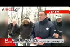 Κομμάτι πάγου προσγειώθηκε στο κεφάλι υπουργού της Σερβίας [video]