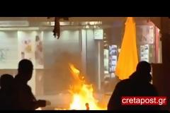 Ένταση στο κέντρο του Ηρακλείου – Αντιεξουσιαστές εναντίον ΜΑΤ [video + photos]