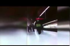 'Εσπρωξε αστυνομικό στις γραμμές του τρένου..[video]