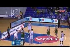ΣΟΚΑΡΙΣΤΙΚΟ βίντεο! Οπαδός εισβάλει στο παρκέ και παίκτης τον σωριάζει μονομιάς... [video]