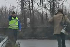 ΟΜΗΡΟΥΣ ΚΡΑΤΟΥΝ ΟΙ ΔΡΑΣΤΕΣ ΤΟΥ ΜΑΚΕΛΕΙΟΥ ΣΤΟ ΠΑΡΙΣΙ