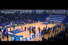 Εμφανίστηκε ΦΑΝΤΑΣΜΑ σε γήπεδο μπάσκετ: Δείτε το VIDEO που κάνει το γύρο του διαδικτύου! [video]