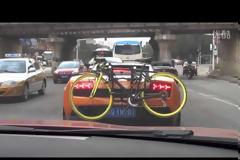 ΑΠΙΣΤΕΥΤΟ βίντεο: Lamborghini Gallardo μεταφέρει... ποδήλατο! [video]