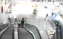 Βρέφος σώθηκε από θαύμα πέφτοντας από τις κυλιόμενες σκάλες...[video]
