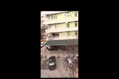 Ο πιο επαναστατικός τρόπος για να παίρνετε τσιγάρα από το περίπτερο... [video]