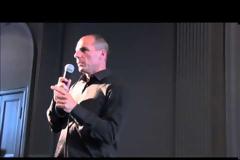 Χαμός με βίντεο που δείχνει τον Βαρουφάκη να υψώνει το μεσαίο του δάκτυλο μιλώντας για τη Γερμανία - Παραποιημένο το υλικό λέει ο υπουργός
