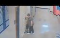 Όταν μαθητής δημοτικού γίνεται θύμα bullying από κομπλεξική δασκάλα - ΣΟΚΑΡΙΣΤΙΚΟ βίντεο...